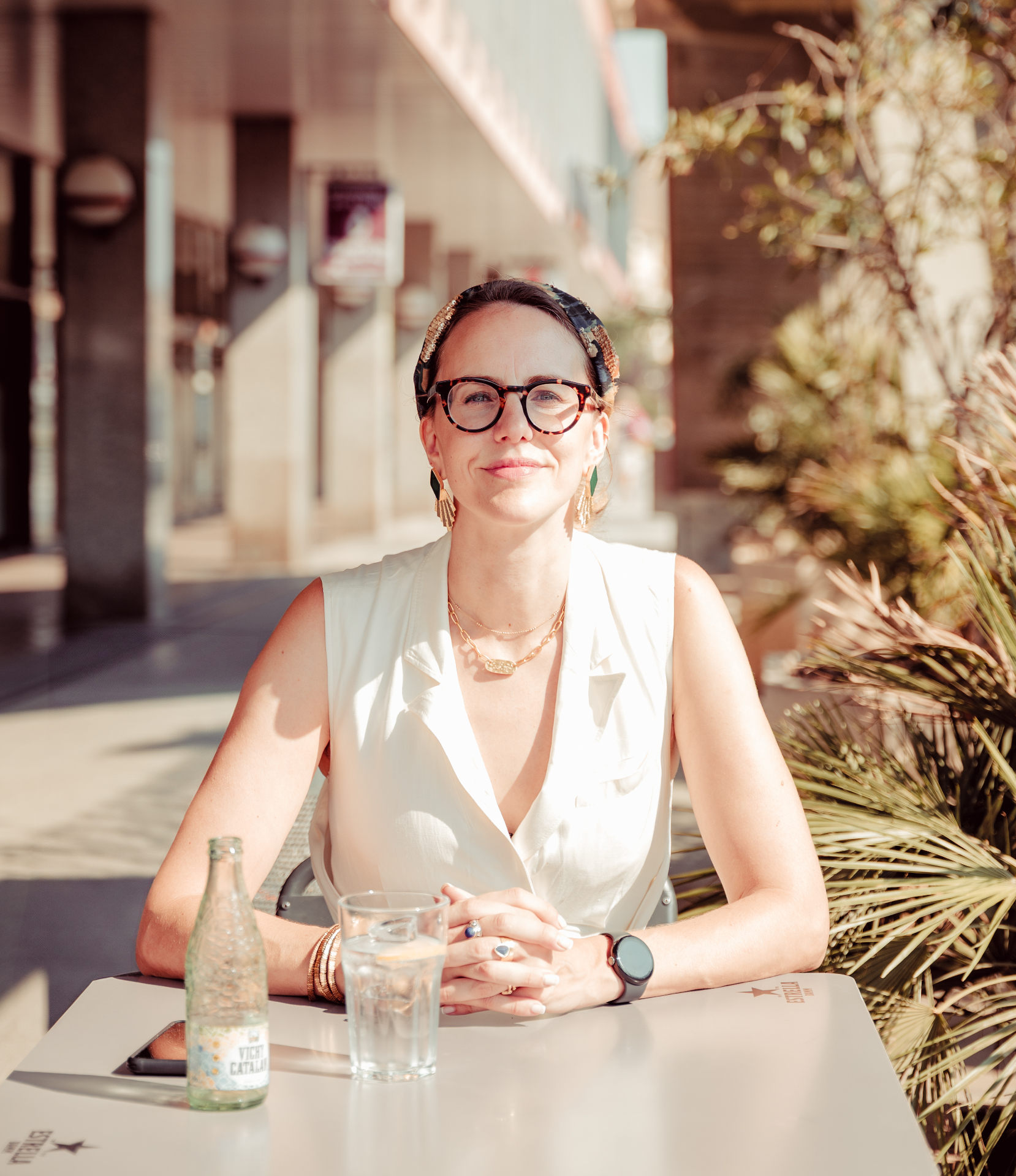 Emma Hopkinson-Spark coaching from a café terrace in Girona