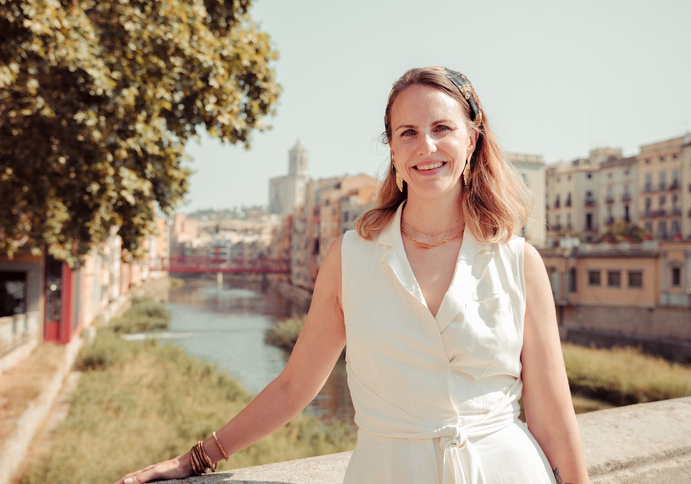 Emma van Dijkum on a bridge over the river Onyar in Girona, Spain
